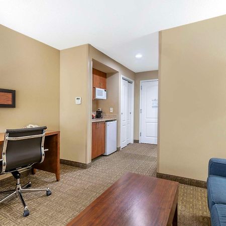 Comfort Inn & Suites Dover-Portsmouth Bagian luar foto