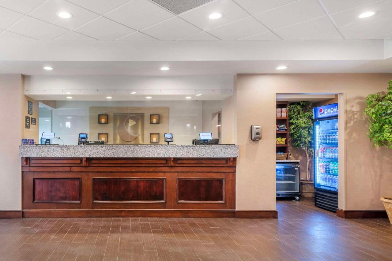 Comfort Inn & Suites Dover-Portsmouth Bagian luar foto