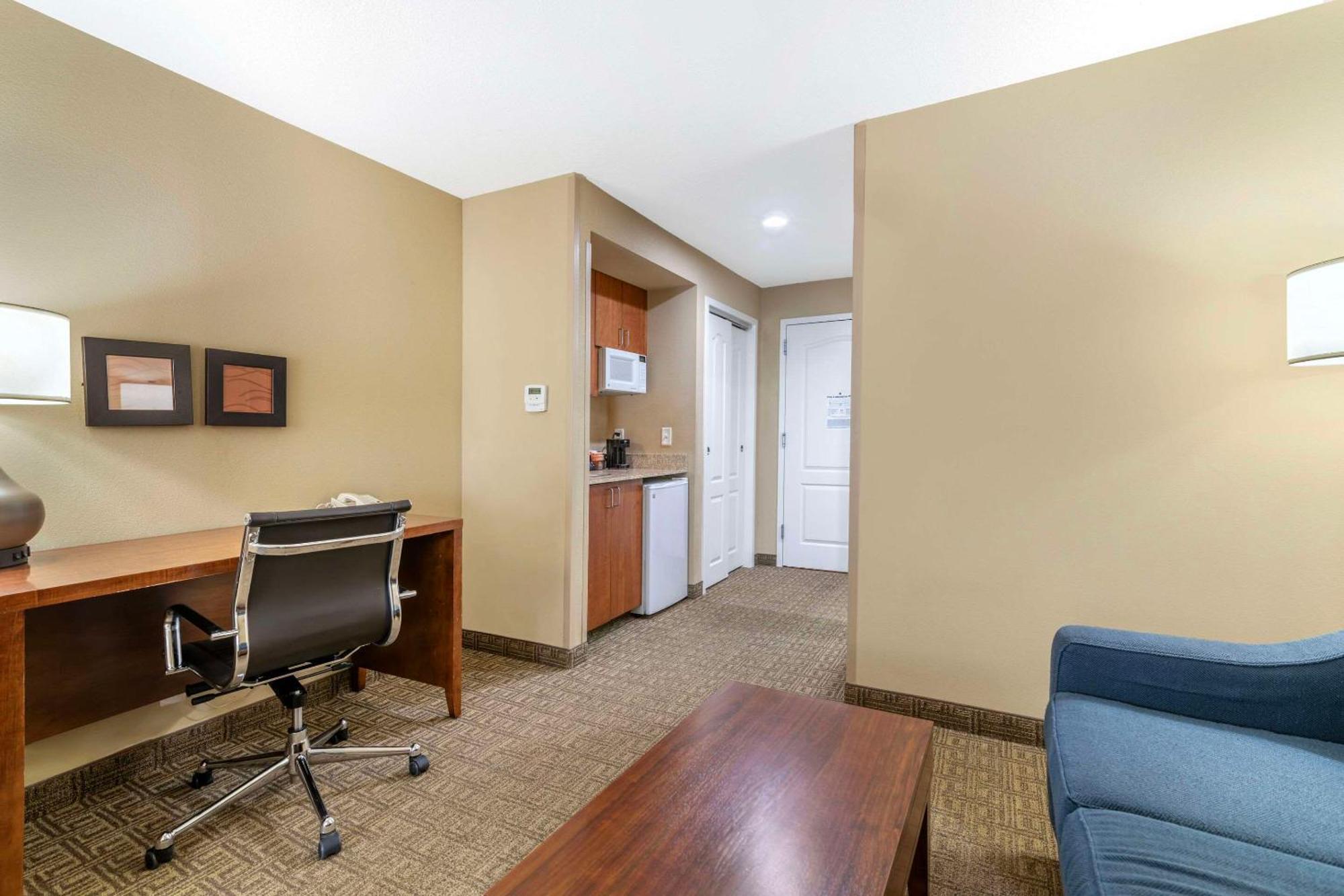 Comfort Inn & Suites Dover-Portsmouth Bagian luar foto