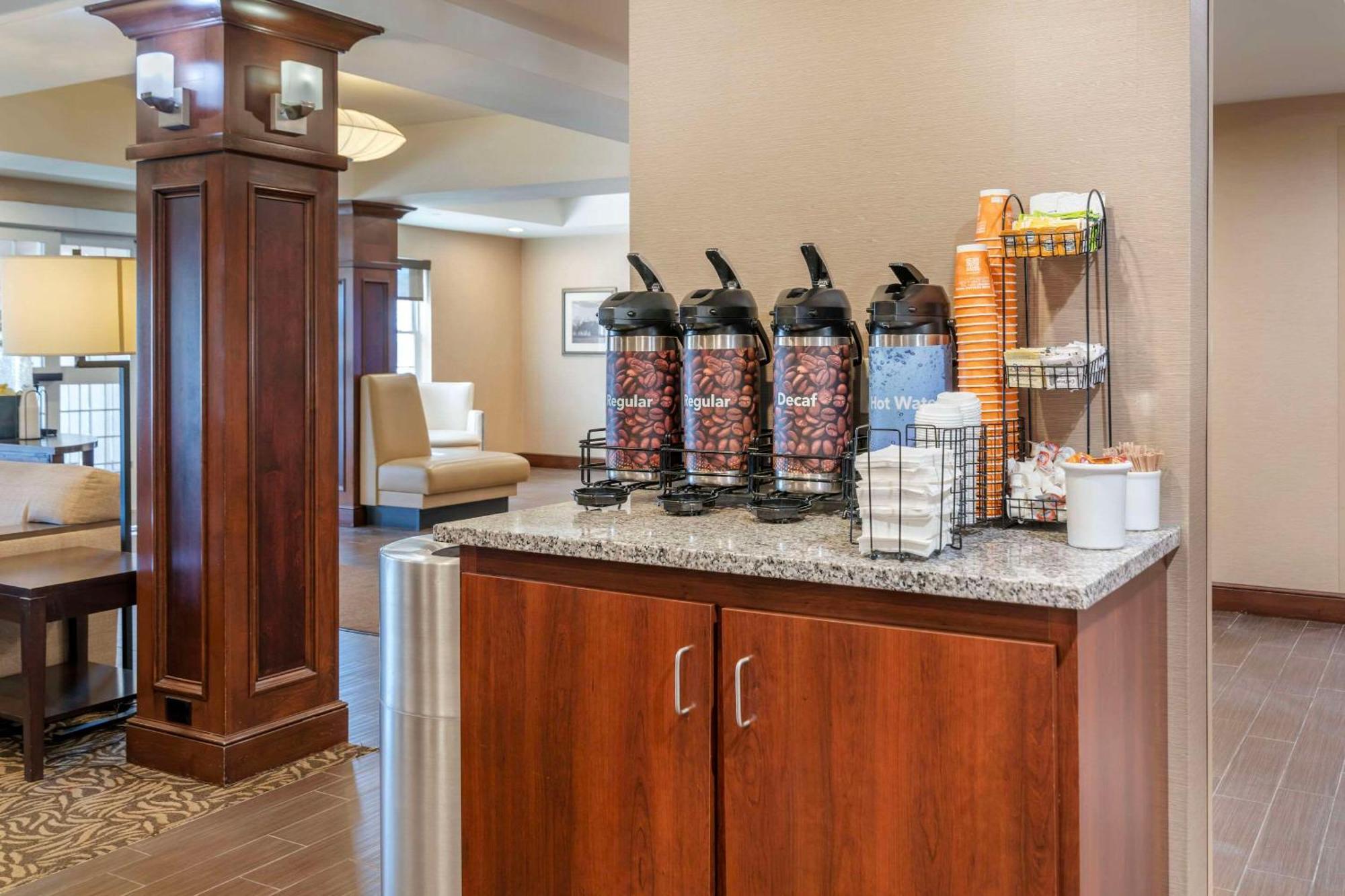 Comfort Inn & Suites Dover-Portsmouth Bagian luar foto
