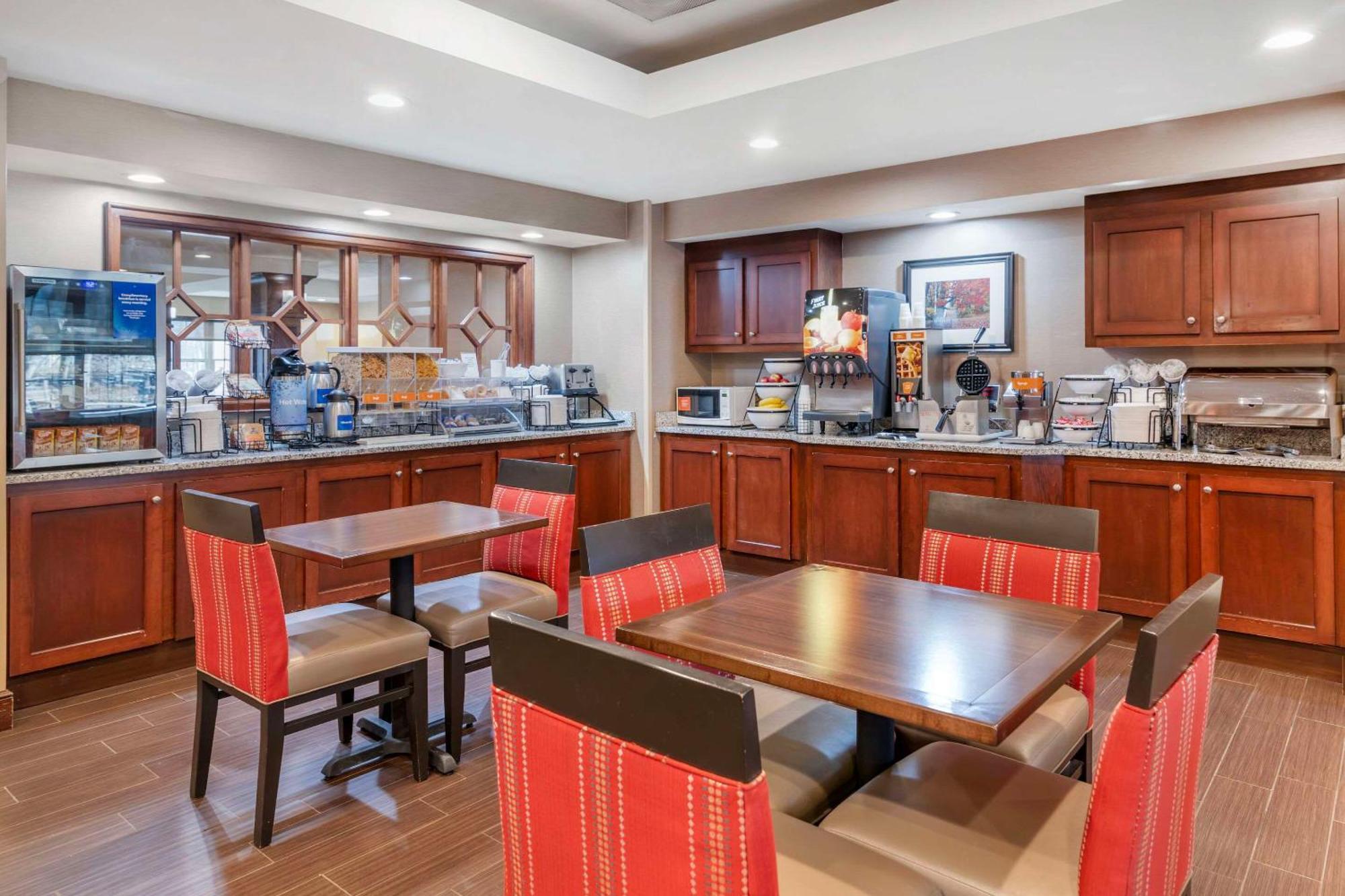 Comfort Inn & Suites Dover-Portsmouth Bagian luar foto