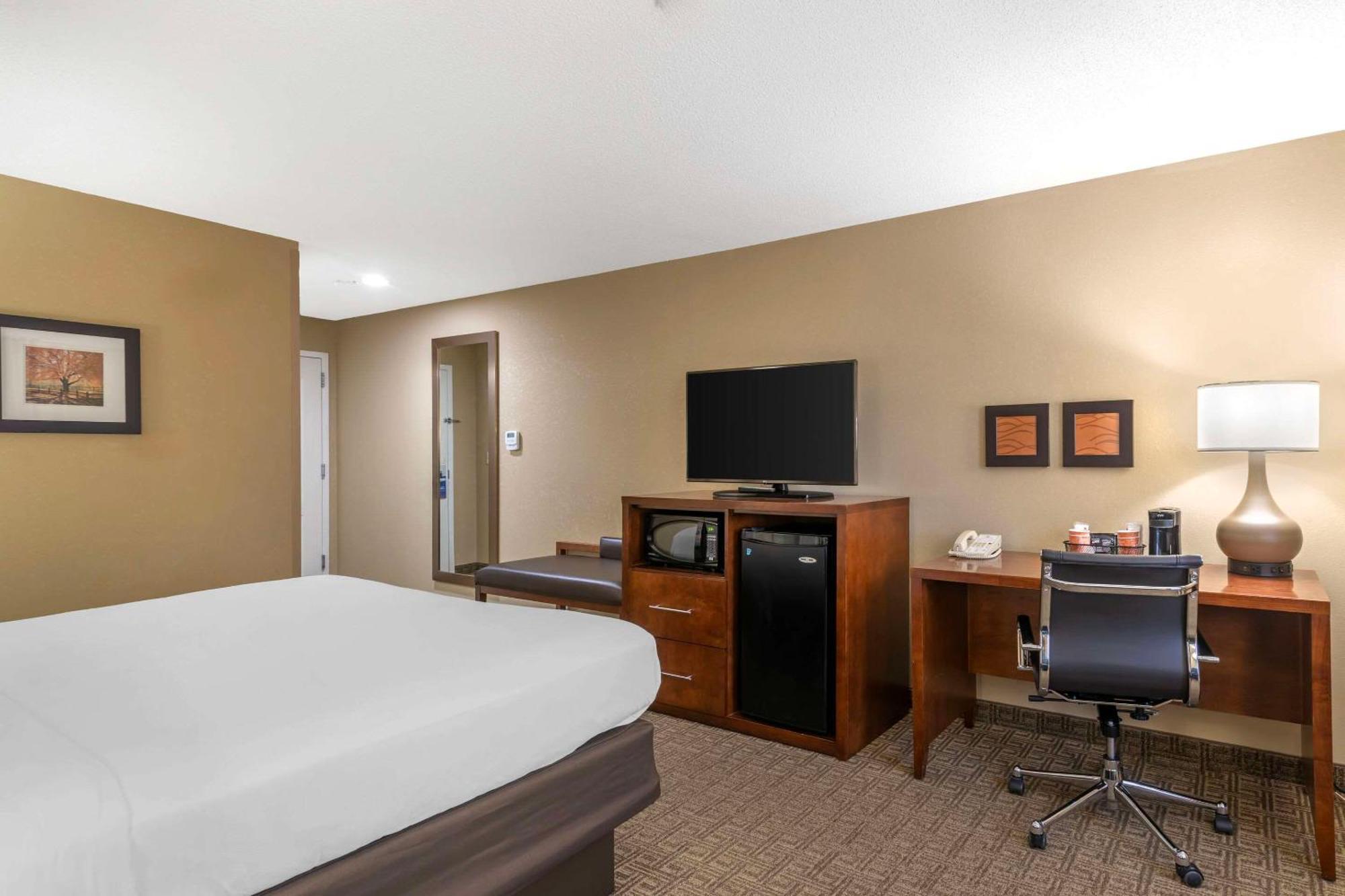Comfort Inn & Suites Dover-Portsmouth Bagian luar foto