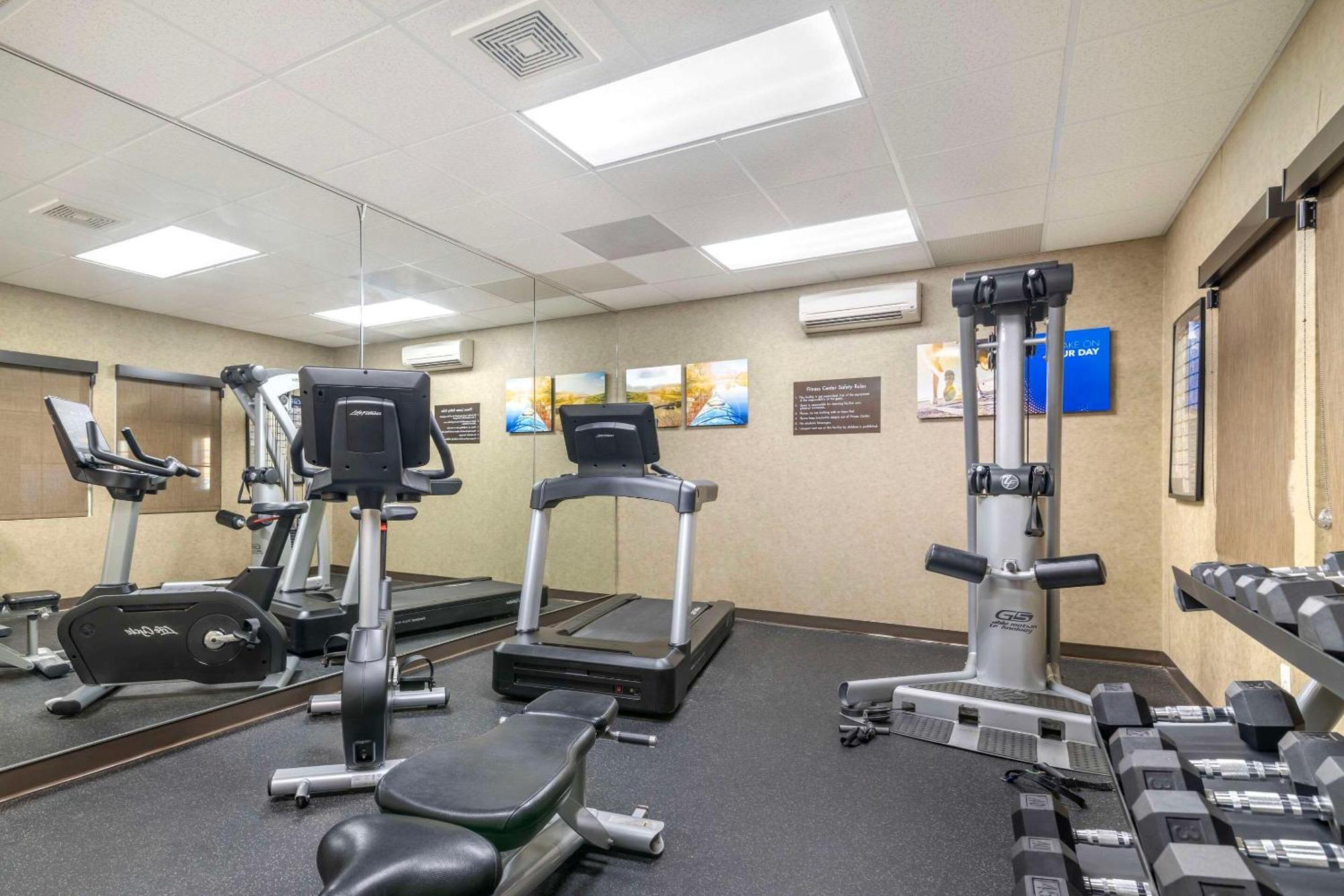 Comfort Inn & Suites Dover-Portsmouth Bagian luar foto